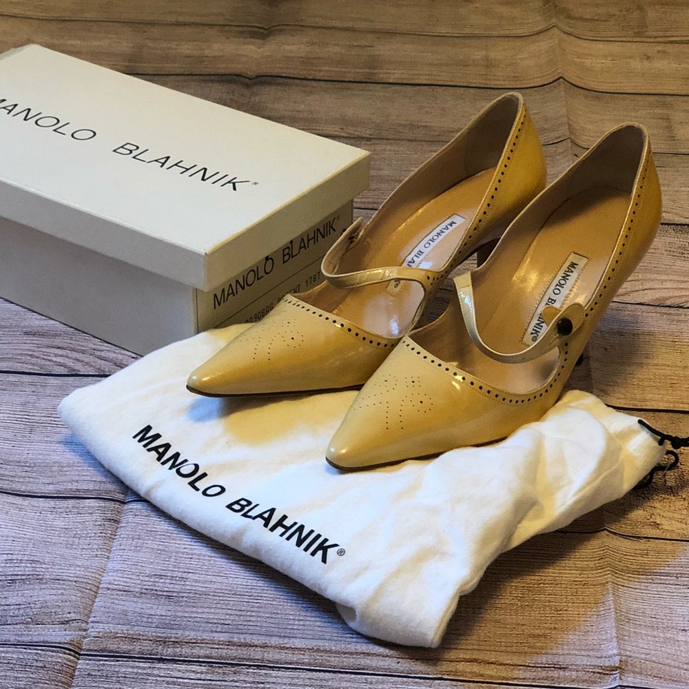 Manolo Blahnik Mary Jane Specari Pumps